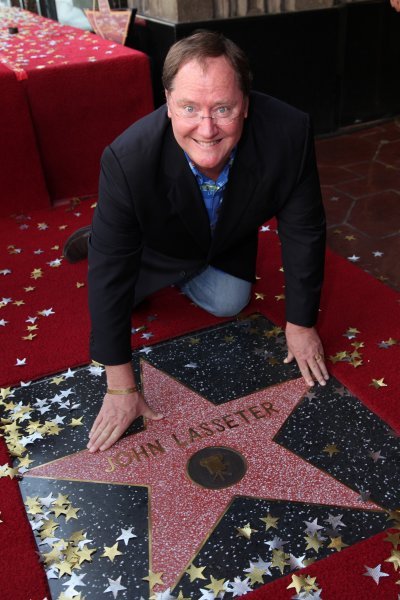 皮克斯掌舵人约翰·拉塞特（John Lasseter）留名好莱坞星光大道