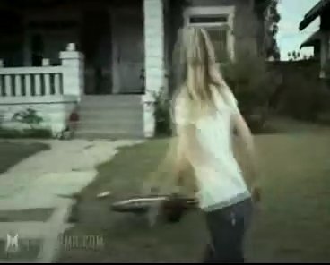 《行尸走肉网络剧》讲述被瑞克杀的不知名僵尸