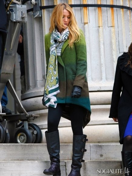 《<em>绯闻女孩</em>》片场照:瑟琳娜和<em>莉莉</em>的母女对手