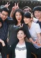 我们是一家人海报