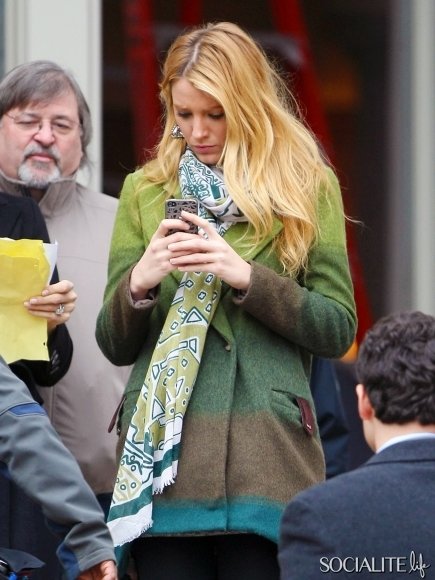 《<em>绯闻女孩</em>》片场照:瑟琳娜和<em>莉莉</em>的母女对手