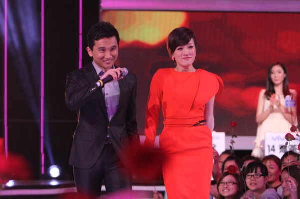 《非诚》 <em>辣妹子</em> <em>文</em>晓艳牵手成功 引浪漫大讨论