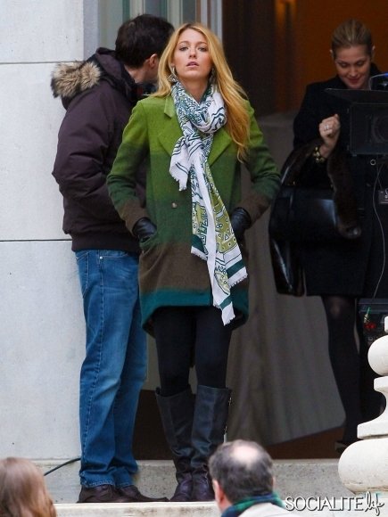 《<em>绯闻女孩</em>》片场照:瑟琳娜和<em>莉莉</em>的母女对手