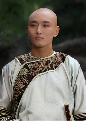 《甄嬛传》热播 "果郡王"李东学获封最佳男友