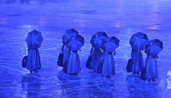 英<em>女王</em>宣布<em>伦敦奥运会</em>开幕 7少年点燃花瓣主火