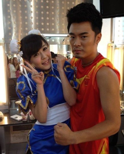 曾小贤《快乐大本营》表演眉毛舞 模仿林丹像