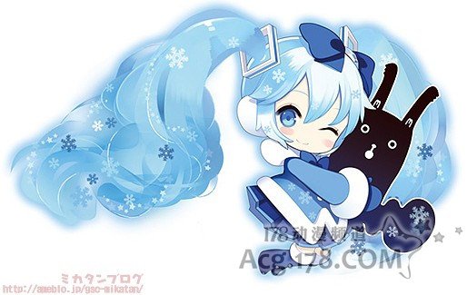 上周刚刚为大家介绍过札幌市的雪初音电车,在周末奸笑社就公布了2012年新款雪初音的粘土人偶。新款比起2011年版来可爱了不少,完全重新设计的身体穿着厚厚的外套,配件里还有挖雪用的铲子,搭配起来非常可爱。这款粘土预计明年3月上市,不过现在已经开始在雪初音电车中宣传了,并且将在12月19日加入游戏《初音Miku Project DIVA Arcade》。