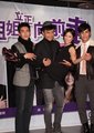 姐姐立正向前走