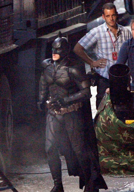 《蝙蝠侠3 黑暗骑士崛起》最新片场照 贝尔 海瑟薇制服亮相
