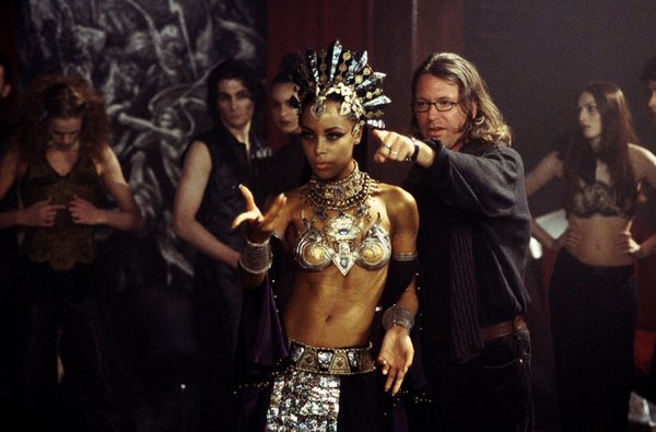 魔咒<em>女王</em>(<em>Queen</em> of <em>the</em> Damned) - 电影图片 | 电
