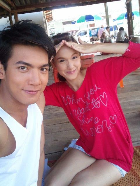 【new】 艳阳爱恋 |孔雀开屏,色彩艳、头上戴冠