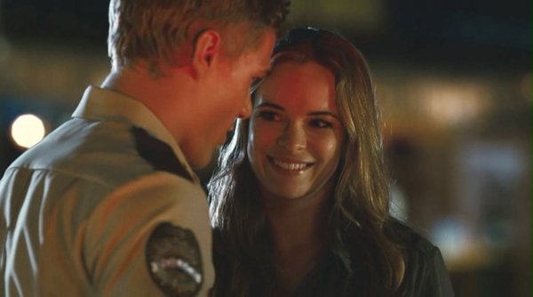 食人鱼dd带字幕_巴西黑食人鱼_动态字幕_恐怖