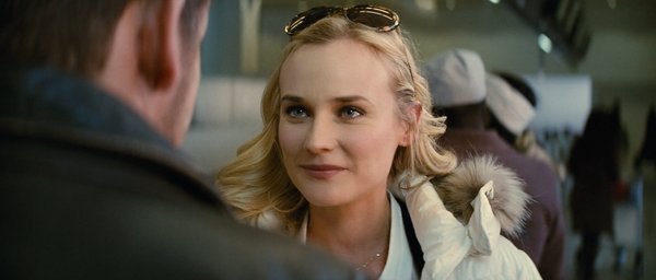 电影《私奔b计划》里女主角拿到离婚协议回到家时放的歌曲叫什么名字?