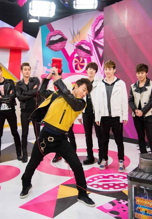 Super Junior M上台湾综艺节目 东海玩游戏受伤