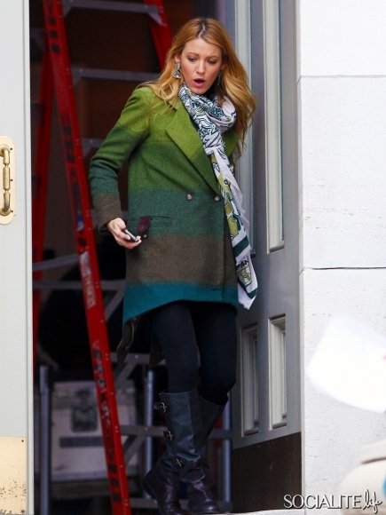 《<em>绯闻女孩</em>》片场照:瑟琳娜和<em>莉莉</em>的母女对手