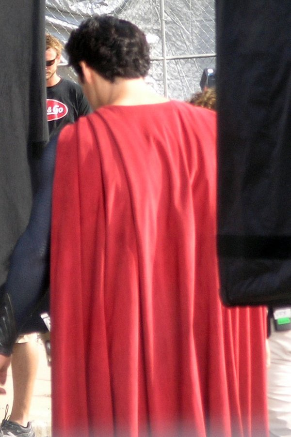 新《超人》片场完整呈现超人新战袍
