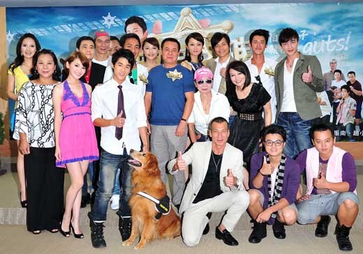 《田庄英雄》中赵小侨和吴慷仁又亲又抱 南哥