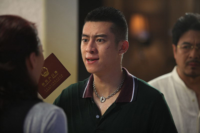 小<em>男人遇上大女人</em> 剧情_小男人玩大女人_小男