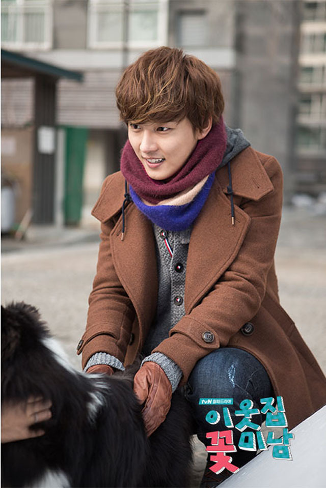 邻家花美男尹施允剧照