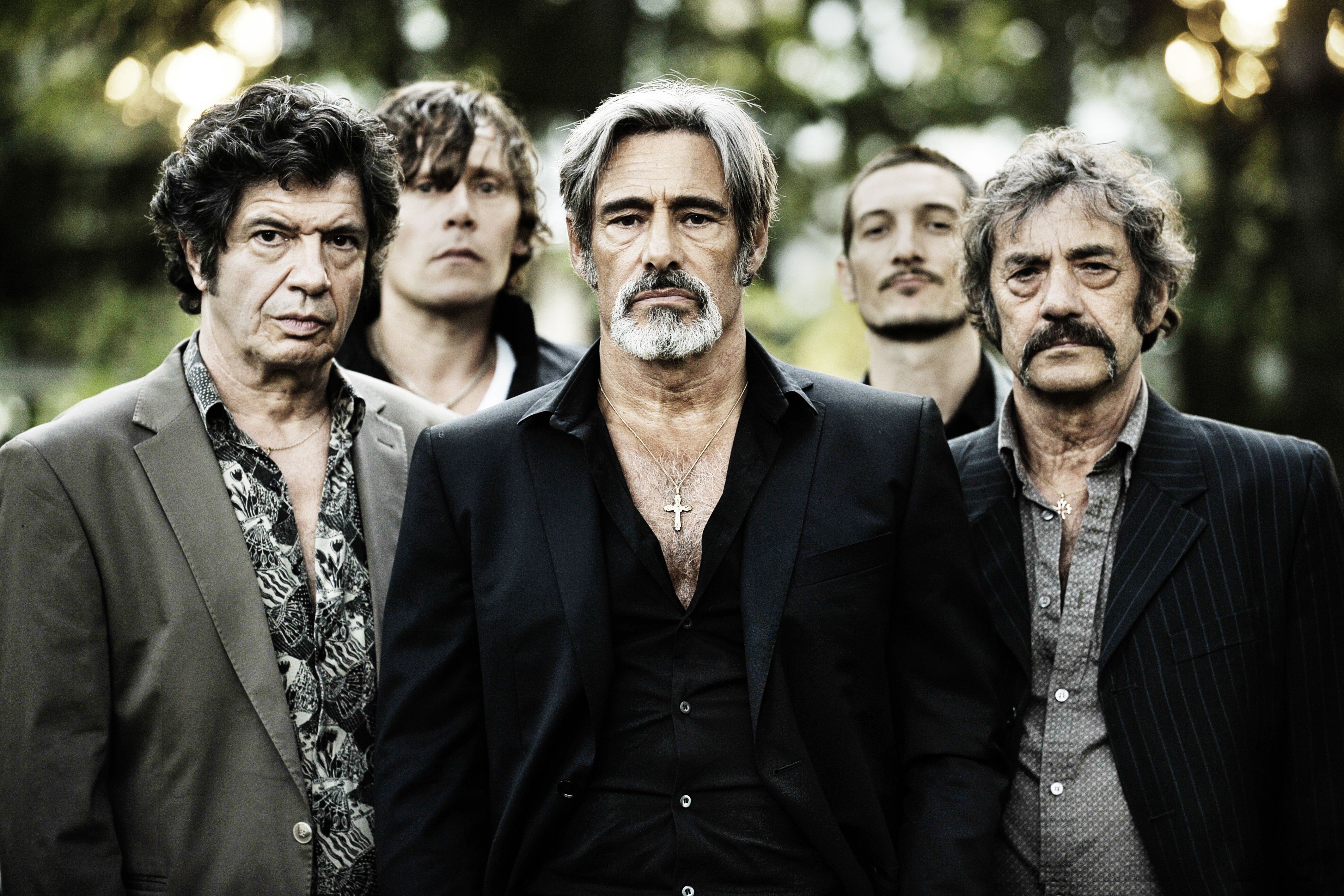 电影 刚开始 雪山 黑帮交易 地对空导弹打飞机 打下一架 什么电影