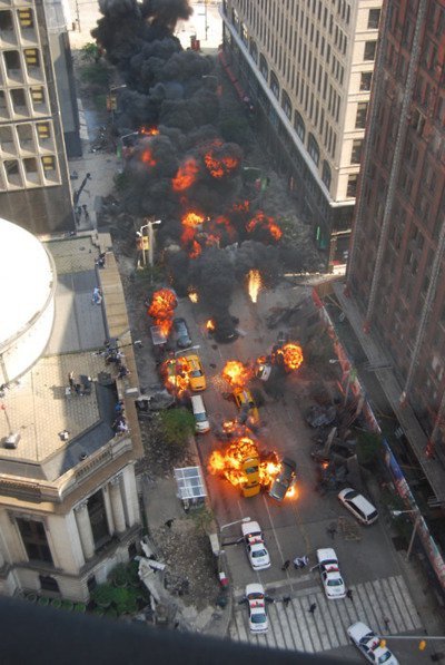 《复仇者联盟》火爆片场 混乱爆炸戏主角现身