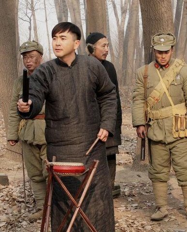 网络资源 零炮楼 全30集 首播时间:2013年05月29日 导演:何群 编剧