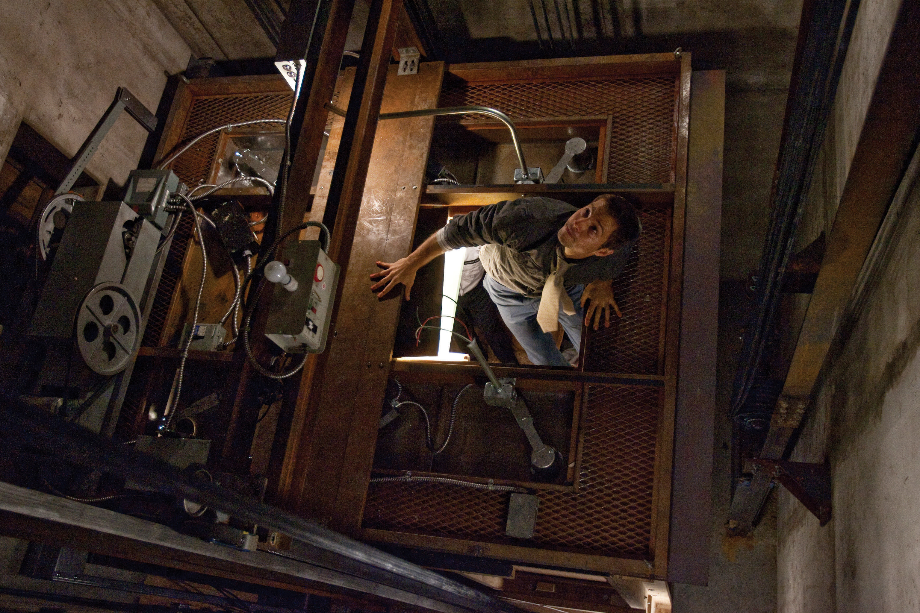 电梯里的恶魔(devil) - 电影图片 | 电影剧照 | 高清海报 - verycd